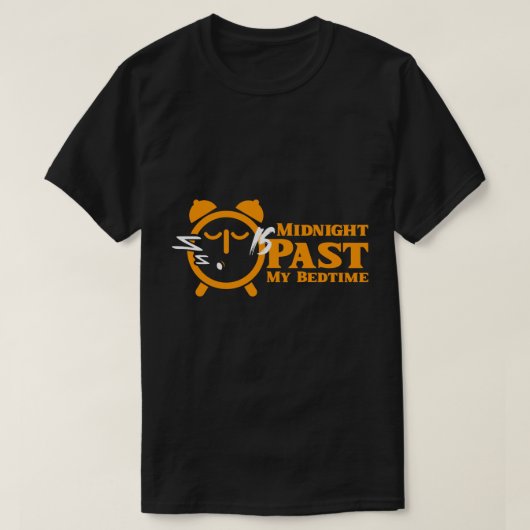 "Midnight Past My Bedtime" Funny New Year Quote Tシャツ (デザイン正面)