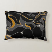 Midnight Petals – Elegant Floral Pattern アクセントクッション (裏面)