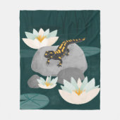 Midnight Pond Fire Salamander フリースブランケット (正面)