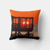 Mike Dalton Throw Pillow クッション (裏面)