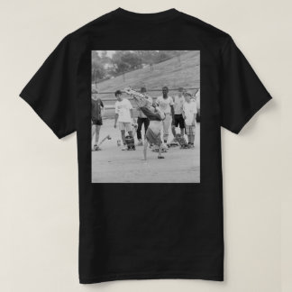 Mike Vallely — ThrasherのカバーでTシャツを撮影 Tシャツ