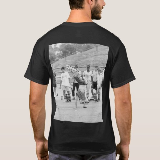 Mike Vallely — ThrasherのカバーでTシャツを撮影 Tシャツ (裏面)