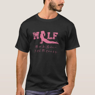 MILFママがフィットネスプルオーバーに恋をする Tシャツ