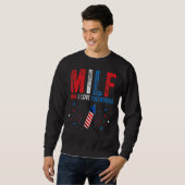 Milf Man I Love Fireworks American Th Of July Me スウェットシャツ (正面フル)