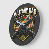 Military dad design with crossed rifles. ラージ壁時計 (傾斜)