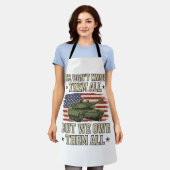 Military Remembrance Tank Patriotic Shirt Design_1 エプロン (着用した状態)