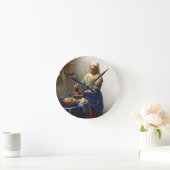 Milkmaid、c.1658-60 (キャンバスの油) ラウンド壁時計 (ホーム)