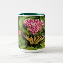 milkweedの花が付いている蝶マグ マグカップ