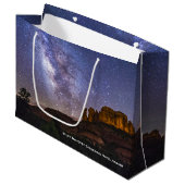 Milky Way Galaxy Over Cathedral Rock, Arizona ラージペーパーバッグ (正面アングル)