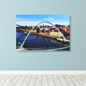 Millennium Bridge Newcastle UK写真 キャンバスプリント (インサイチュ (ウッドフロア))