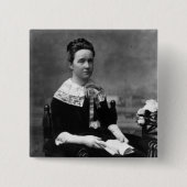 Millicent Fawcett、c.1880貴婦人 缶バッジ (正面)