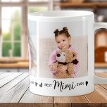 MIMI最高の Ever Grandパーソナライズされた3写真 コーヒーマグカップ<br><div class="desc">MIMI everに最適なギフトを最高の紹介 – フォトコラージュパーソナライズされたコーヒーマグ！このマスタイリッシュグはモダン3人の特別な写真のための宇宙を備え、誰もが愛するユニークと感傷的な贈り物を作成する。メッセージと名前を追加すパーソナライズされたるオプションを使用して、このマグカップは彼女の飲み物を楽しむたびに彼女のハートを暖めるに違いお気に入りのない。母の日、彼女の誕生日、またはあなたの感謝を示すためにカスタムは、このマグは、祖母と彼女の孫の間の特別な絆に祝は、思慮深い方法である。レトロなデザインはクール、この心のこもった贈り物にtouchを加え、彼女が何年も大切にする記念の品とな来る。愛と思い出のボリューム話のギフトでおばあちゃんを驚かせ – 写真パーソナライズされたコラージュのコーヒーマグ！MIMI最高の Ever Grandパーソナライズされたモダン3写真コーヒーマグ</div>