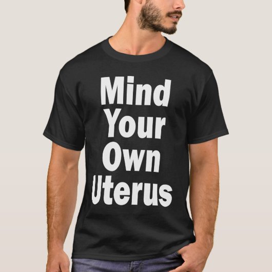 Mind Your Own Uterus Pro Choice Tシャツ (正面)