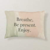 Mindful Message Accent Pillow アクセントクッション (裏面)