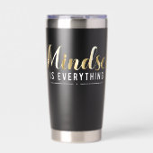 "Mindset is Everything"金ゴールド感動的引用文 保温保冷タンブラー (正面)