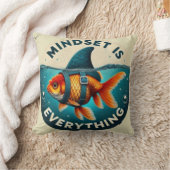 Mindset Is Everything Goldfish Motivational Quote クッション (ブランケット)