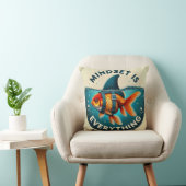 Mindset Is Everything Goldfish Motivational Quote クッション (椅子)