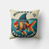 Mindset Is Everything Goldfish Motivational Quote クッション (裏面)