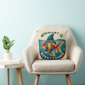 Mindset Is Everything Goldfish Motivational Quote クッション (椅子)