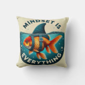 Mindset Is Everything Goldfish Motivational Quote クッション (正面)