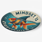 Mindset Is Everything Goldfish Motivational Quote ペーパープレート (アングル)