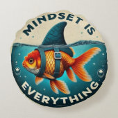 Mindset Is Everything Goldfish Motivational Quote ラウンドクッション (裏面)