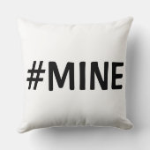 #MINEの黒く及び白い枕 クッション (裏面)