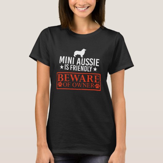 Mini Aussie Dog is Friendly Beware of Dog Owner Tシャツ (正面)
