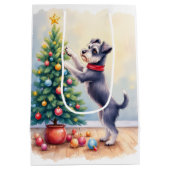 Miniature Schnauzer Decorating Christmas Tree Dog  ミディアムペーパーバッグ (裏面)