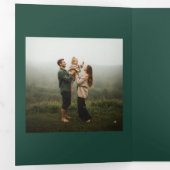 Minimal 2 Photo Green Family Christmas 三つ折りクリスマスカード (内部最初)