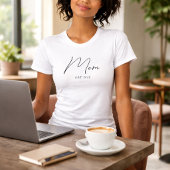 Minimal Black Script Established Mom T-Shirt Tシャツ