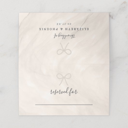 Minimal Champagne Pearl Bow Wedding Escort プレイスカード (外部開封)