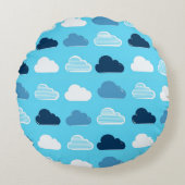 Minimal Clouds Pattern – Blue Sky Vibes ラウンドクッション (正面)