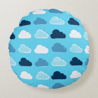 Minimal Clouds Pattern – Blue Sky Vibes ラウンドクッション