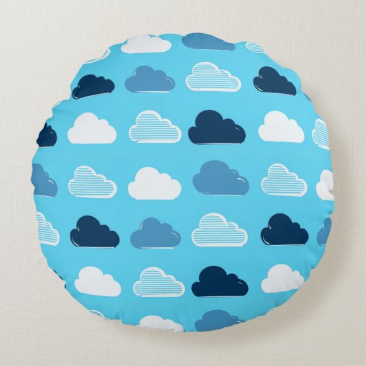 Minimal Clouds Pattern – Blue Sky Vibes ラウンドクッション (正面)