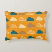 Minimal Clouds Pattern – Orange Sky Vibes アクセントクッション (正面)