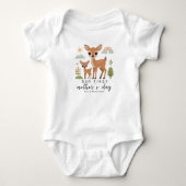 Minimal Deer Mom Baby First Mothers Day Design ベビーボディスーツ (正面)
