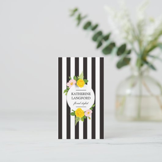 Minimal Floral Wreath Beauty Salon Striped 名刺 (スタンド正面)