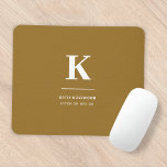 Minimal Gold Elegant Sophisticated Luxe Monogram マウスパッド<br><div class="desc">A minimalist vertical design in an elegant style with a gold feature color and large typographic initial monogram. The text can easily be customized for a design as unique as you are!</div>