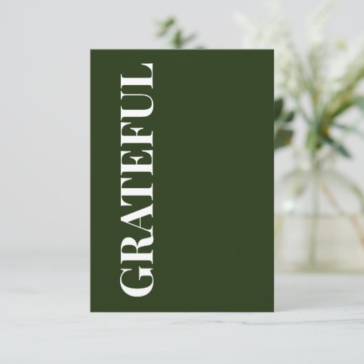 Minimal GRATEFUL | Forest Green Holiday Greeting カード (スタンド正面)