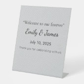 Minimal Grey Polka Dot Pattern  台座サイン (正面)