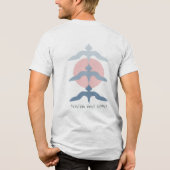 Minimal Japanese Fish Hawk Ukiyo-e Style Offwhite トライブレンドＴシャツ (裏面)