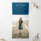 Minimal Modern Bold Graduation Year Arch Photo 三つ折り招待状 (内部)