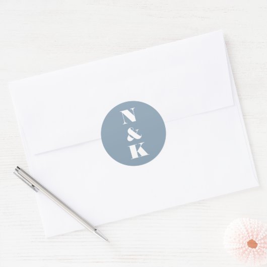 Minimal Modern Monogram Soft Blue Elegant Wedding ラウンドシール (封筒)