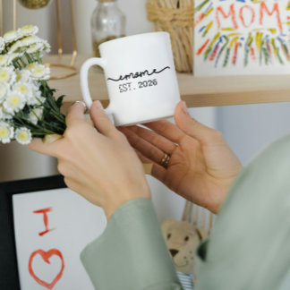 Minimal Mom Established 手書きの名前と年号 コーヒーマグカップ