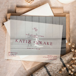 Minimal Monogram Deep Burgundy Script Wedding ベラム紙招待状