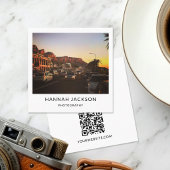 Minimal QR Code Vintage Photographer スクエア名刺