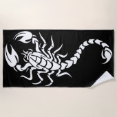 Minimal Scorpion Tribal Tattoo Style Illustration ビーチタオル (正面)