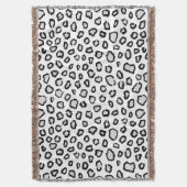 Minimal Snow Leopard Inspired Spots スローブランケット (正面縦)