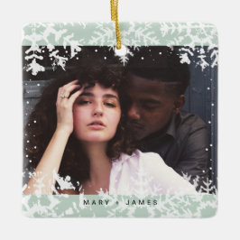 Minimal Snowflakes Frame | Merry and Married 写真 セラミックオーナメント